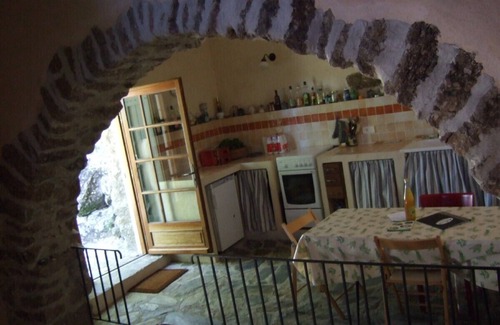 Saint-Roman-de-Codieres Cottage | small, cozy eco-house for environmentally conscious nature-lover