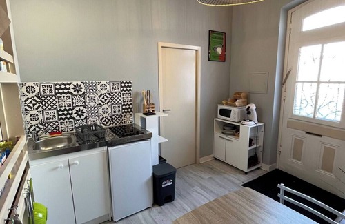 Saintes Apartment | Small, fully-equipped apartment