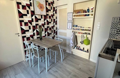 Saintes Apartment | Small, fully-equipped apartment