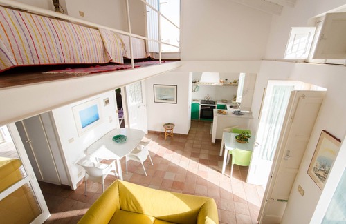 Donnalucata House | Small, modern beach house on the sand, quiet,sea view, WiFi, aircon, max. 7 p.