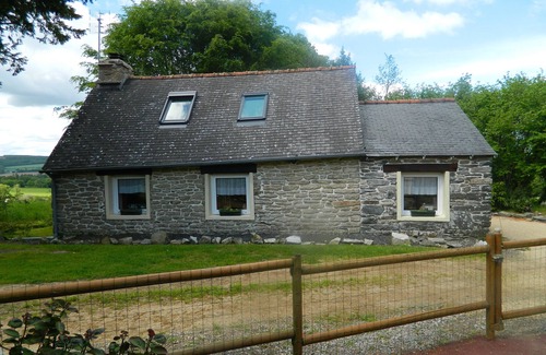 Leuhan Cottage | Small stone house in Finistère, Pets welcome, 1/2 hour from the coast