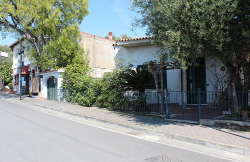 Palinuro Villa | Small villa with garden, parking space, private access to the sea 4 + 2 beds