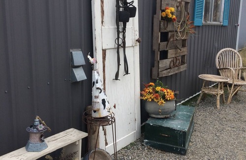 Cochrane House | Small Vintage Guest Ranch Accommodation