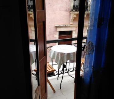 Old Town Apartment | Smaragdi