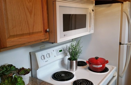 Downtown Klamath Falls House | ⭐Smarthouse By Lake Hospital Golf 4KTV BBQ Patio set WD WiFi Keurig Fenced Yard