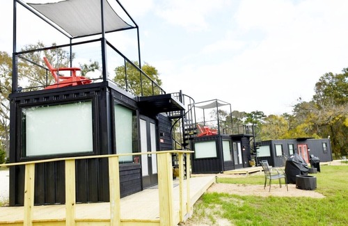 Willis House | Smoke Shack-2 mins to Lake Conroe! Rooftop deck, Heated Pool, Fire Pit