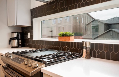 Mountain Green House | Snowbasin Chalet R5061 |Ski Escape|Firepit |Hot Tub