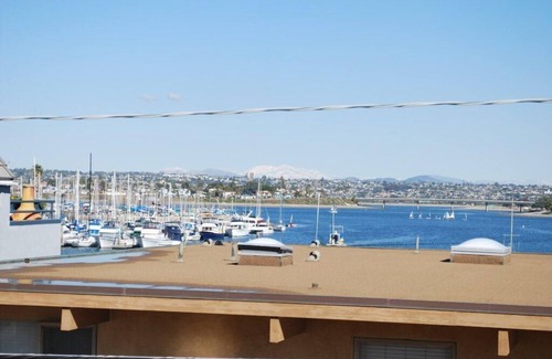 Central Mission Beach Condo | Snowbirds Welcome Beautiful Condo garage & patio close to beach & bay SUPER HOST