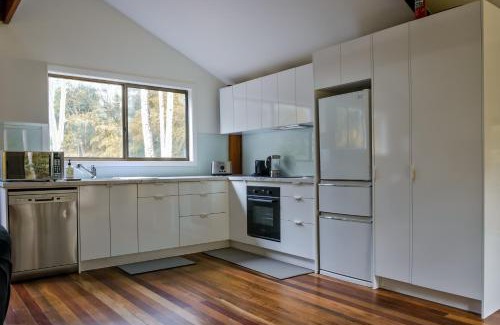 Upper Coopers Creek House | Snows Creek Retreat - The Creek House