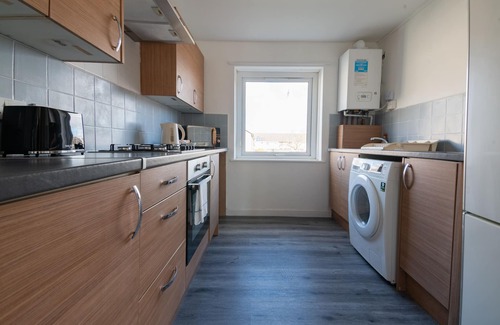 Shieldhall House | Snug Modern Home in Renfrew