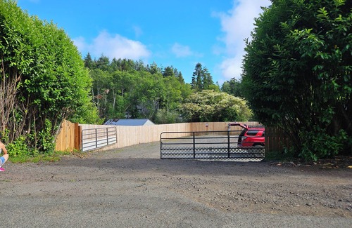 Lakeside Cottage | So much to enjoy at this 2-bedroom cottage in Charming Lakeside.