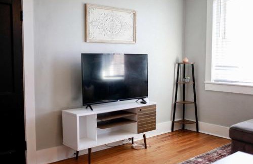 Ghent Apartment | Sojourn at Colley Manor Unit 3 Sleeps 4