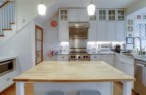 Hill East Apartment | Sojourn Eclectic Capitol Hill Home Sleeps 4