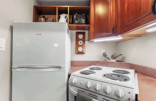 Capitol Hill Apartment | Sojourn Warm Capitol Hill Stay Near Eastern Market