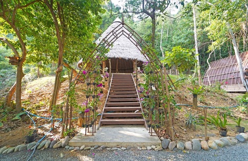 Koh Wai House | SOLE RESORT 20 Pax Beachfront Bungalows on Private Island with WiFi Restaurant