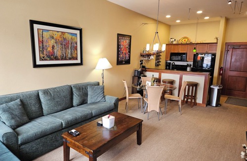 Salt Lake Mountain Resorts Condo | Solitude Resort ski in/out. 1 bedroom + den. Eagle Springs East #103. Sleeps 5.