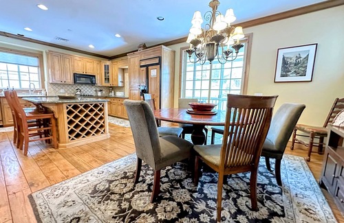 Mammoth Lakes Cabin | Sonenalp’s Charming Chalet: Luxury, Location & Relaxation Steps from Canyon