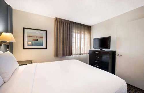Braintree Hotel | Sonesta Simply Suites Boston Braintree