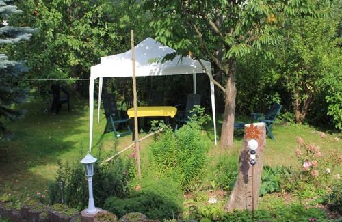 Heiligenhagen Apartment | Sonnige Ferienwohnung am Wald/Büdnerreihe