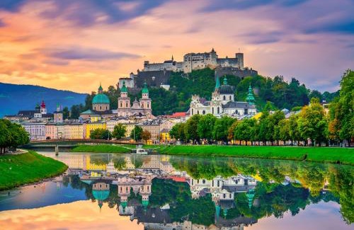 Seekirchen am Wallersee House | "SONNTAGSGLÜCK" - Premium Apartments Seekirchen, ruhiges Feriendomizil im Grünen, gemeinsamer Poolarea