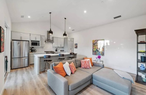 Kenwood Cottage | ★ Sonoma Valley Garden Cottage ★ Clean and Modern ★ Fast Internet ★