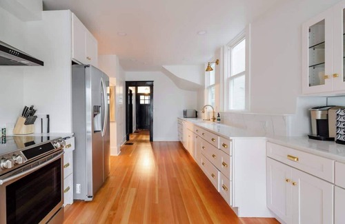 Nob Hill House | Sophisticated 2BR - Prime NW 23rd Location