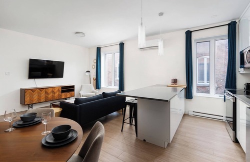 Mile End Apartment | Sophisticated Stay - Chic 2BR in Mile End/Plateau