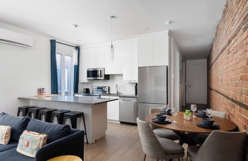 Mile End Apartment | Sophisticated Stay - Chic 2BR in Mile End/Plateau