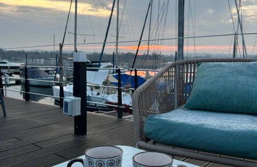 Angera Boat Rental | Sopra L'acqua - Houseboat