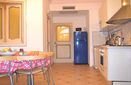 Positano Apartment | Sostella-Positano Center-Guest 7 Adults+1 Kids in 4 Bedrooms, 4 Baths- WiFi & AC