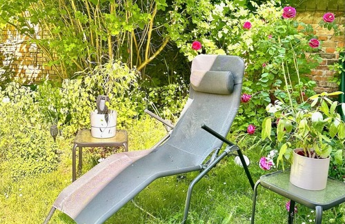 Giebichenstein Apartment | Sought-after residential area: 2 rooms, 4 beds, garden