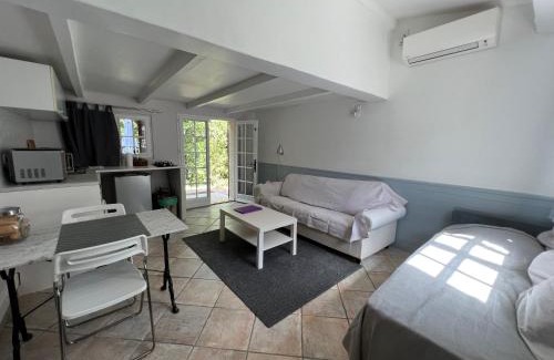 Meyreuil House | SOURCE D'HARMONIE L'Écureuil Terres Rouges La Rocaille l'Olivier