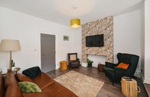 Croham Apartment | South Croydon, garden maisonette, free parking, Gatwick accessible