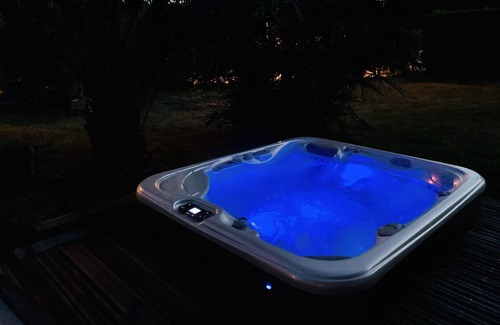 Liposthey House | South-facing villa with outdoor spa