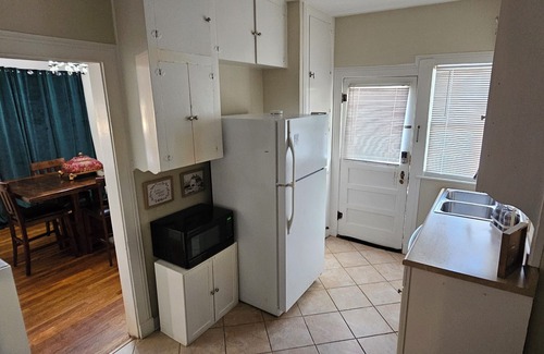 Caddo Heights-South Highlands Apartment | South Highland's Modern Old School 98 year old home updated with all charm left!