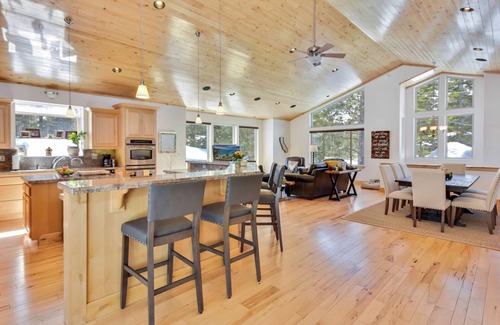 North Upper Truckee House | South Lake Tahoe Roth Mountain Retreat