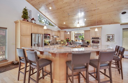 North Upper Truckee House | South Lake Tahoe Roth Mountain Retreat