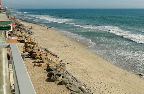 South Oceanside Condo | South Oceanside Beach Front Condo w/Private Upper Beach 2 Bedrooms/2 Full Baths