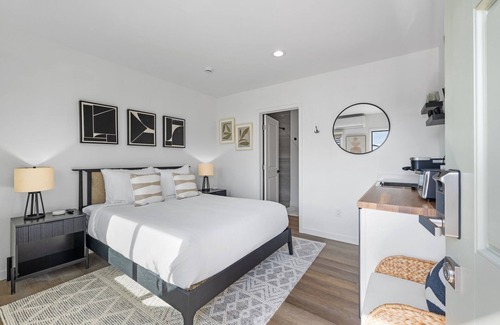 South Oceanside Hotel | South Oceanside Bungalow 5 - Deluxe Queen Studio + Patio