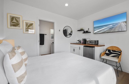 South Oceanside Hotel | South Oceanside Bungalow 5 - Deluxe Queen Studio + Patio