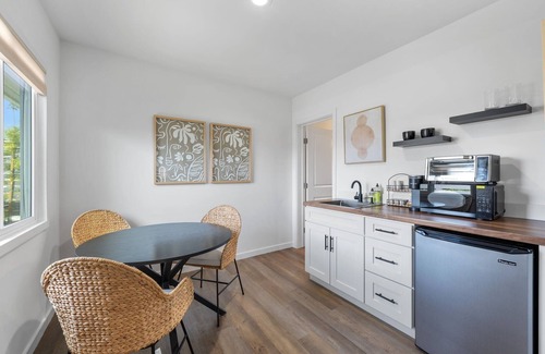 South Oceanside Hotel | South Oceanside Bungalow 11 - Luxury King Suite + Patio