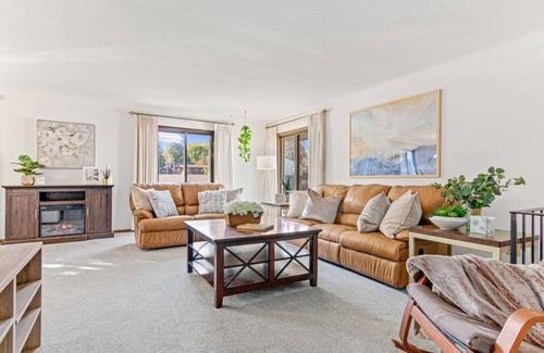 South St. Paul House | South Saint Paul 5 Bedroom - Kraft Gallery by Minne-Getaway