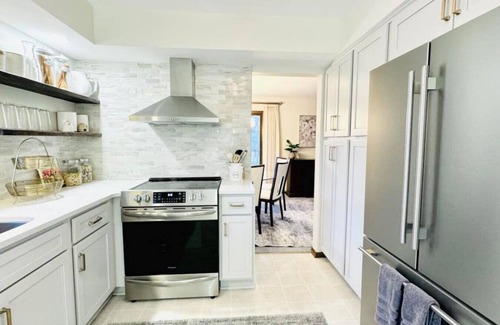 South St. Paul House | South Saint Paul 5 Bedroom - Kraft Gallery by Minne-Getaway