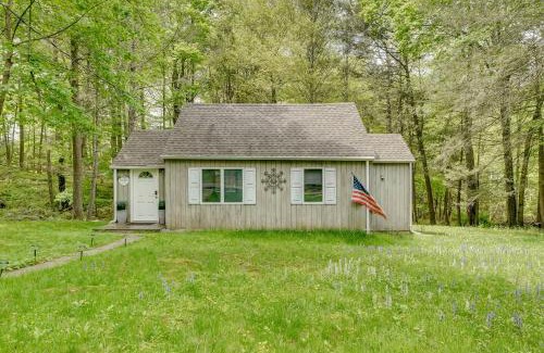 South Salem House | South Salem Vacation Rental with Furnished Deck!