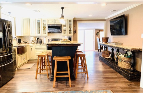 Chilton House | Southern Comforts - Beautiful Country view. 20 minutes from Baylor/Magnolia