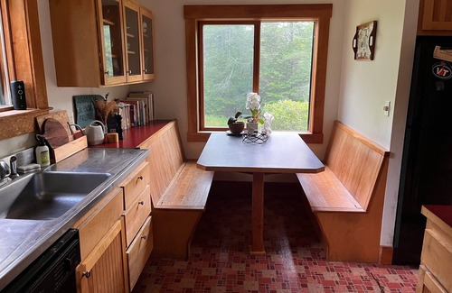 Brookline House | Southern Vermont Hideaway