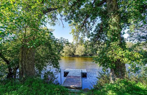 Prevost Ski Chalet | Spa & River - Aux Berges du Nord