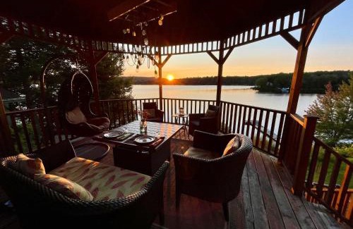 Amherst Ski Chalet | Spa & Waterfront - Chalet le Colibri