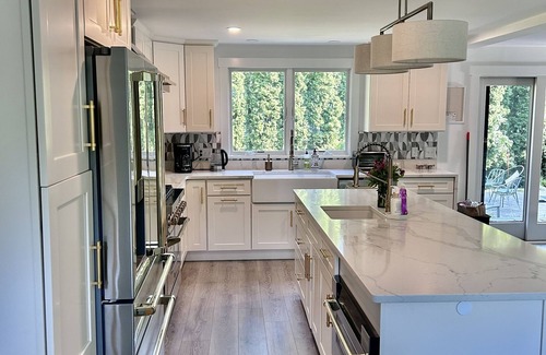 Cataumet House | Space for everyone. Comfortable and relaxing with a guest house