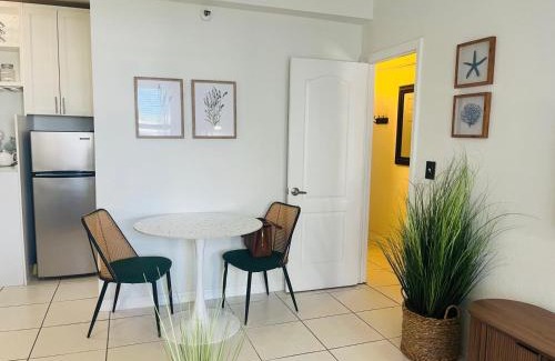 Mid Beach Apartment | Spacious 1 bedroom apartment next to the beach!